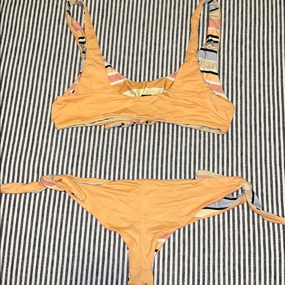 Billabong Swimsuit - Picture 4 of 4